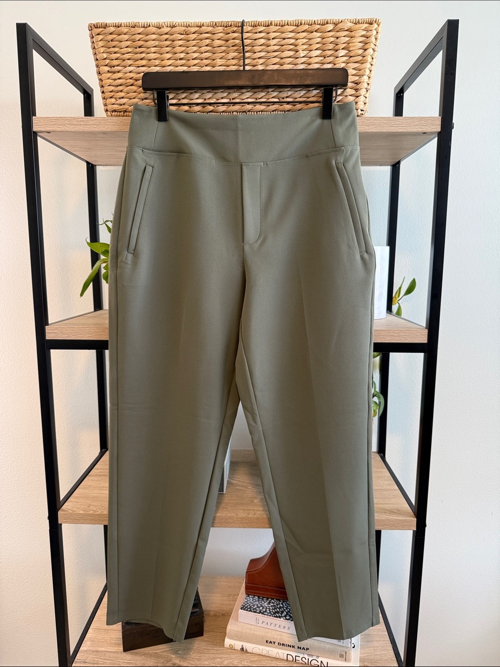 Athleta Endless High Rise Casual Straight Tapered Leg Athleisure Green Pant, 10